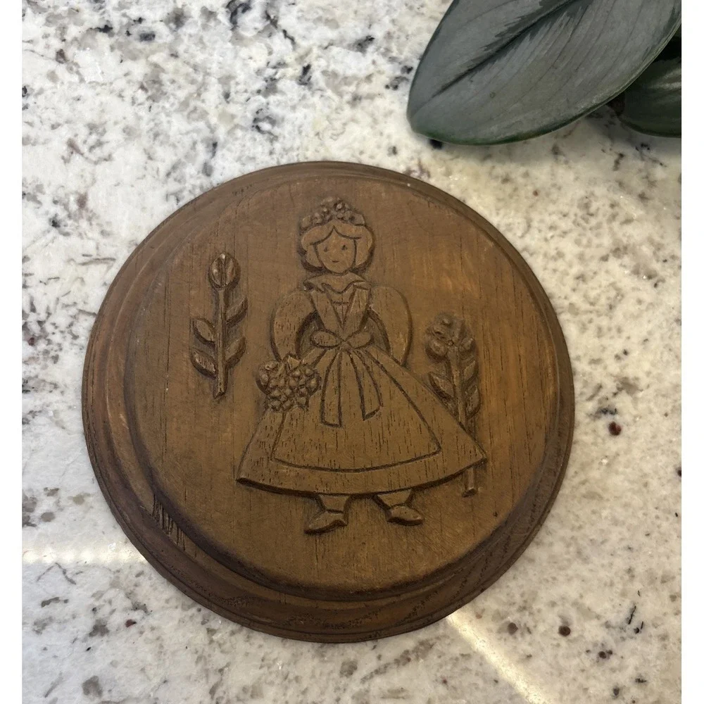 Vintage Resin Dutch Girl Wood Tone Hidden Key Holder Cottage‎ Core Granny Core